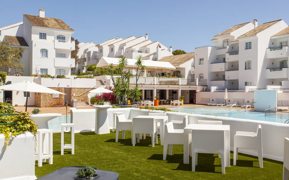 Piscina Hotel ILUNION Menorca Cala Galdana Piscina Hotel ILUNION Menorca Cala Galdana